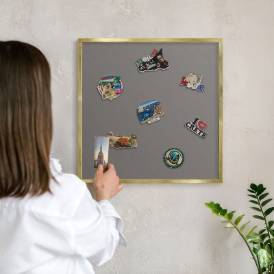 Tablero para imanes decorativo con marco dorado Gris oscuro