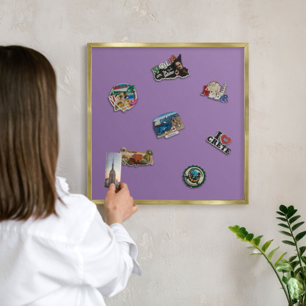 Tablero para imanes decorativo con marco dorado Violeta