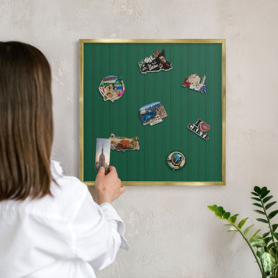 Tablero para imanes decorativo con marco dorado Rayas verdes