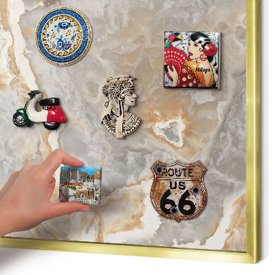 Tablero para imanes decorativo con marco dorado Elegancia del mármol