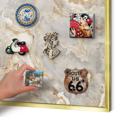 Pizarra magnética de pared en color oro Elegancia del mármol