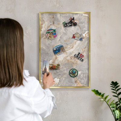 Pizarra magnética de pared en color oro Elegancia del mármol