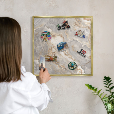 Pizarra magnética de pared en color oro Elegancia del mármol