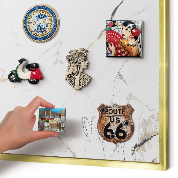 Tablero para imanes decorativo con marco dorado Elegancia moderna