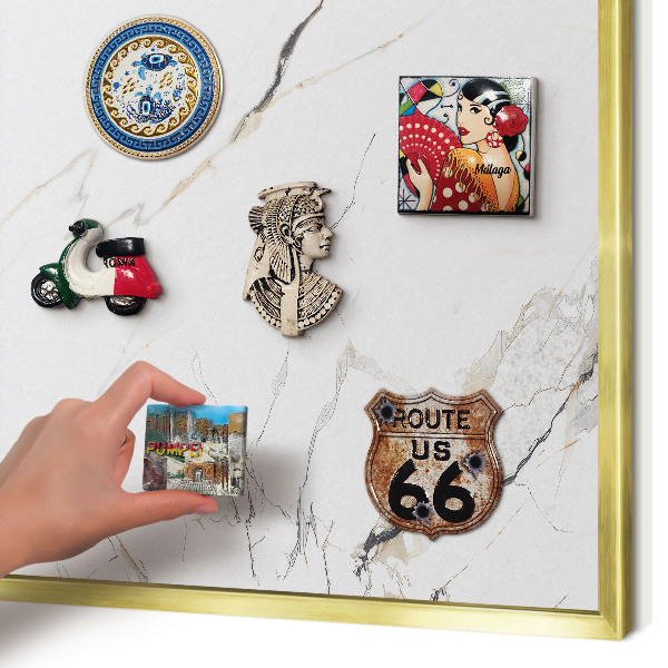 Tablero para imanes decorativo con marco dorado Elegancia moderna