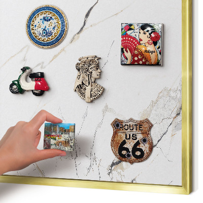 Tablero para imanes decorativo con marco dorado Elegancia moderna