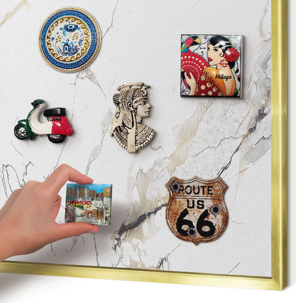 Tablero para imanes decorativo con marco dorado Elegancia moderna