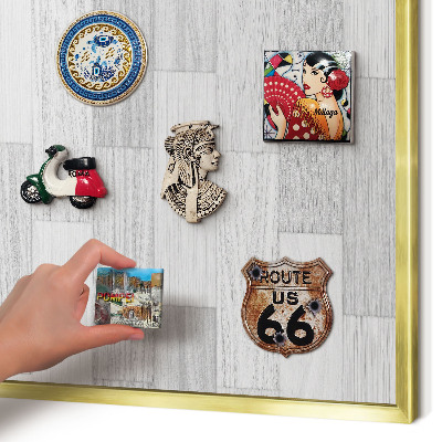 Tablero para imanes decorativo con marco dorado Textura de madera