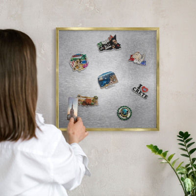 Tablero para imanes decorativo con marco dorado Superficie metálica