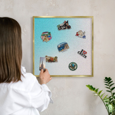 Tablero para imanes decorativo con marco dorado Abstracción en tonos pastel