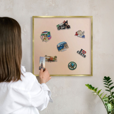 Tablero para imanes decorativo con marco dorado Beige suave