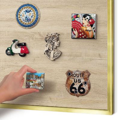 Tablero para imanes decorativo con marco dorado Fondo de madera