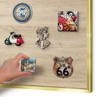 Tablero para imanes decorativo con marco dorado Fondo de madera