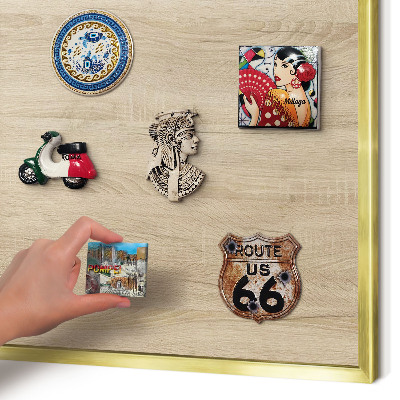 Tablero para imanes decorativo con marco dorado Fondo de madera