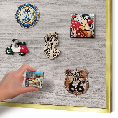 Tablero para imanes decorativo con marco dorado Textura de madera