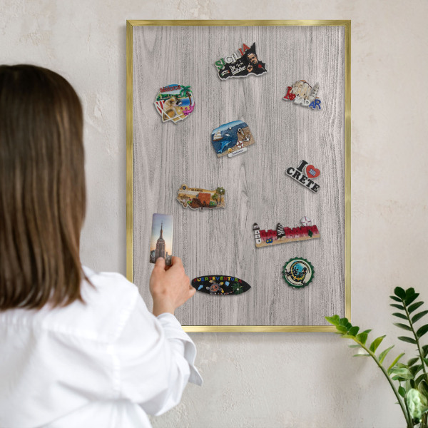 Tablero para imanes decorativo con marco dorado Textura de madera