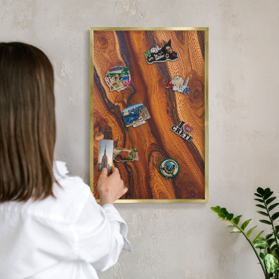 Pizarra magnética de pared en color oro Anillos de madera