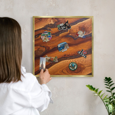 Pizarra magnética de pared en color oro Anillos de madera