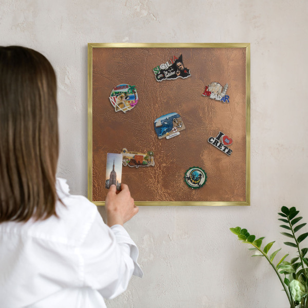 Tablero para imanes decorativo con marco dorado Textura marrón