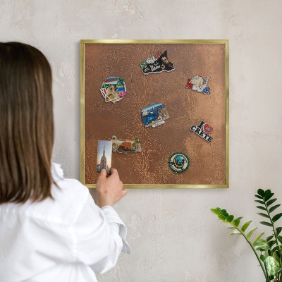 Tablero para imanes decorativo con marco dorado Textura marrón
