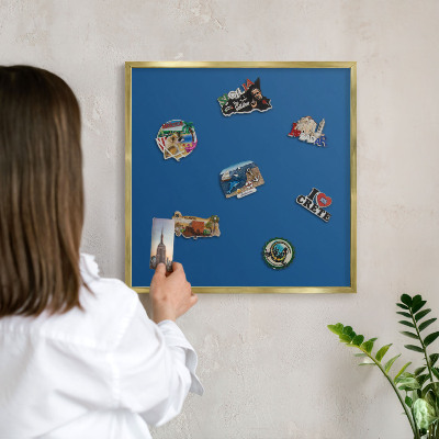 Pizarra magnética de pared en color oro Azul oscuro