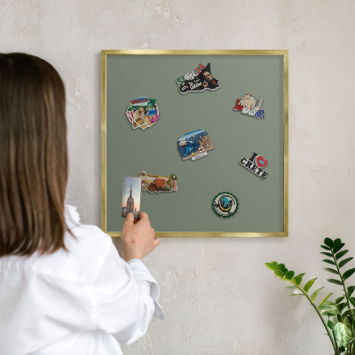 Tablero para imanes decorativo con marco dorado Salvia oscura