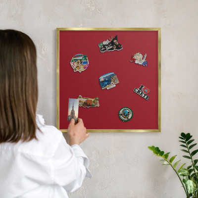 Tablero para imanes decorativo con marco dorado Borgoña claro