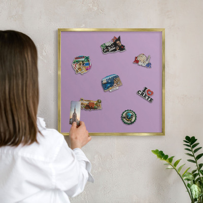 Tablero para imanes decorativo con marco dorado Morado claro