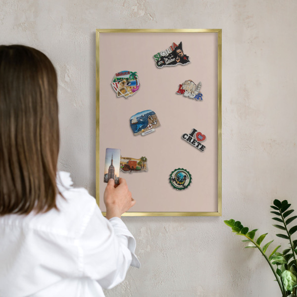 Tablero para imanes decorativo con marco dorado Rosa beige