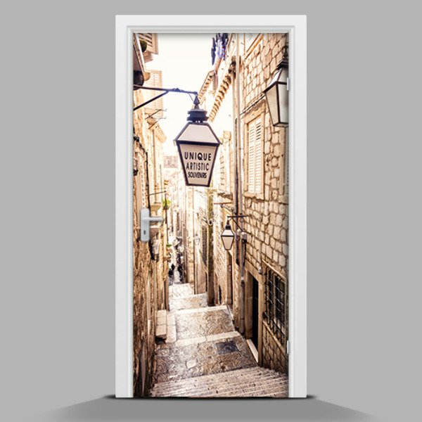 Vinilo para forrar puerta Calle del casco antiguo