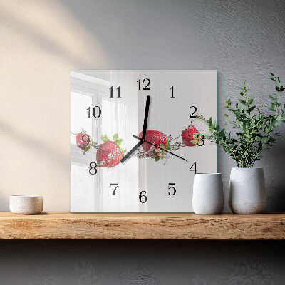 Reloj de vidrio Fresas en agua