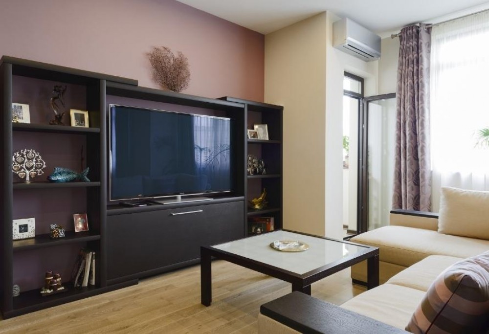 pared con televisión