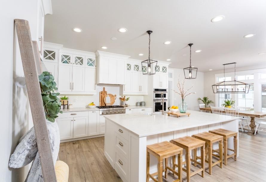 Cocina blanca: ideas que demuestran que los colores neutros nunca pasan de moda